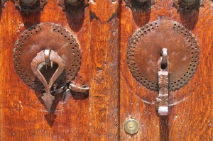 "His & Hers" Door knockers from Kandelous